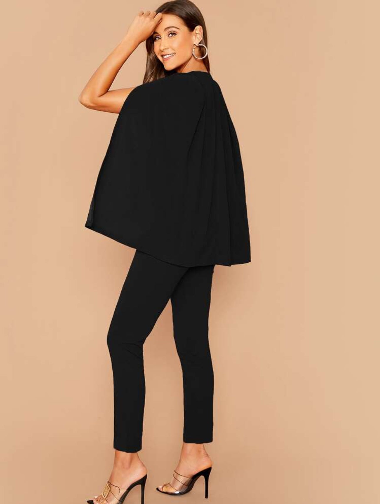 Conjunto blazer capa con pantalón
