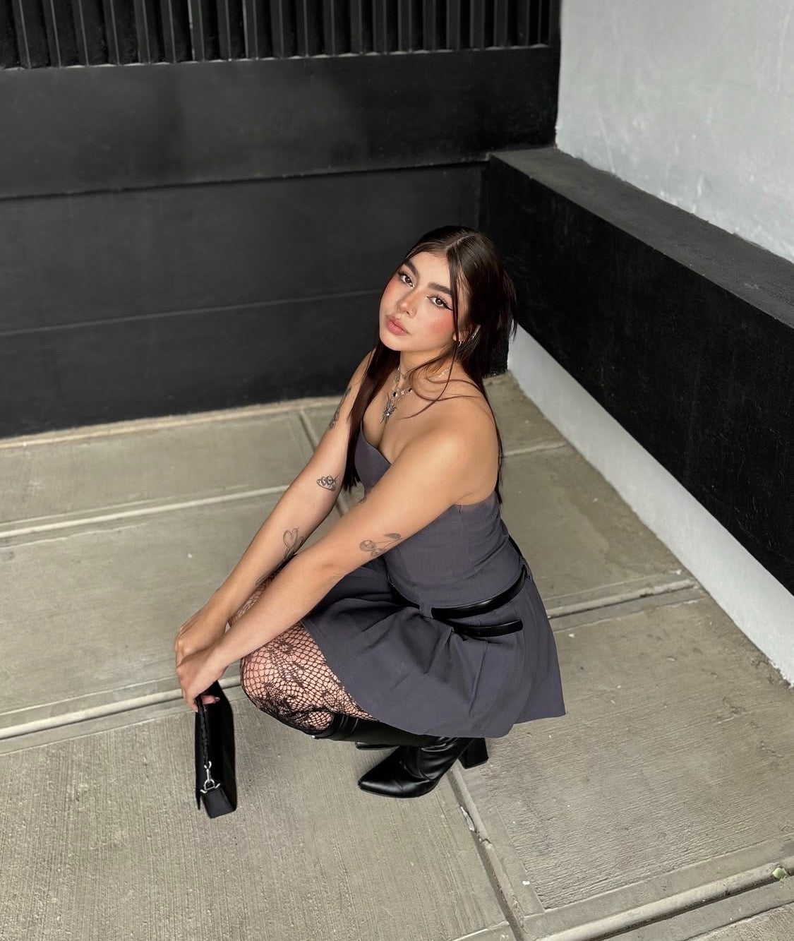 Vestido estraple con falda de prences