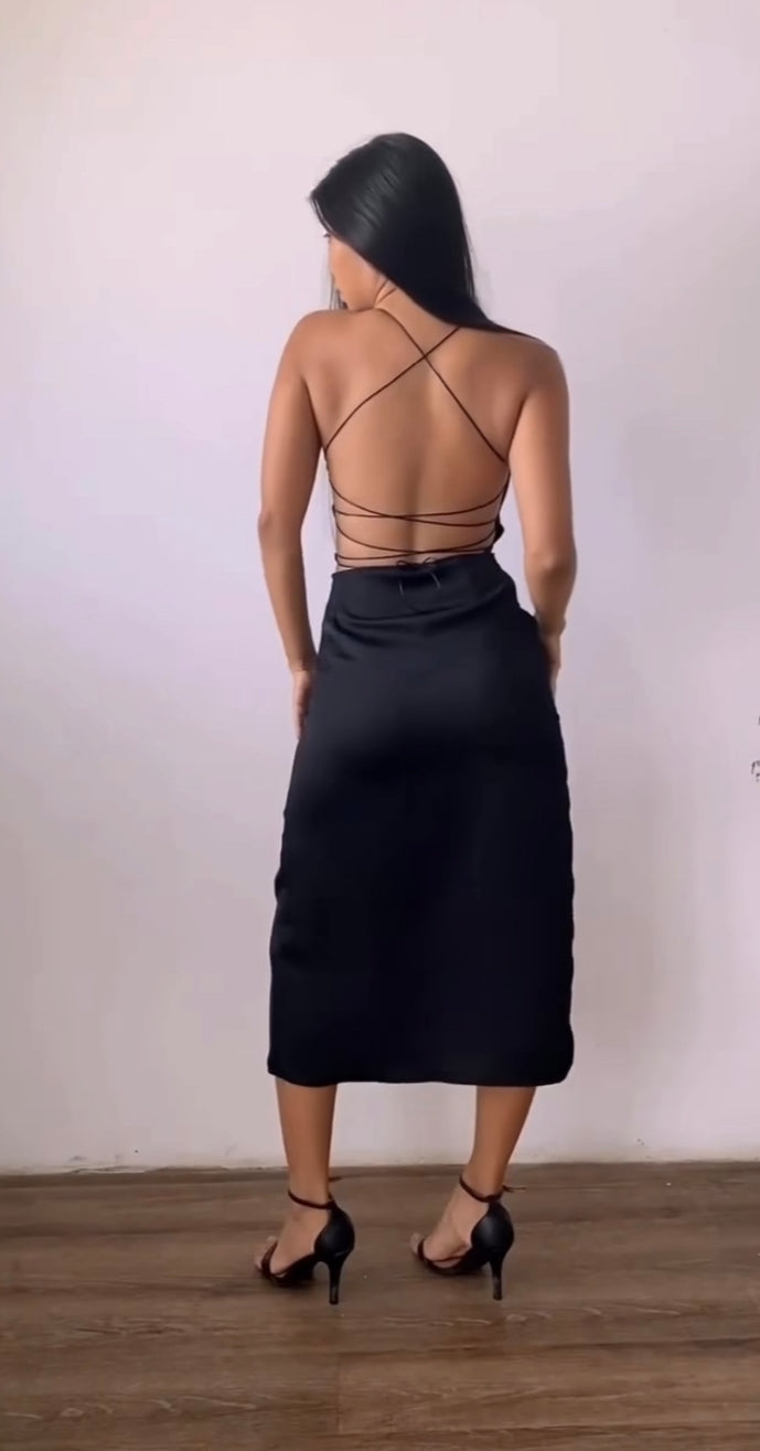 Vestido con abertura y escote cruzado
