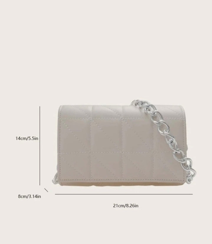Bolso cuadrado con cadena