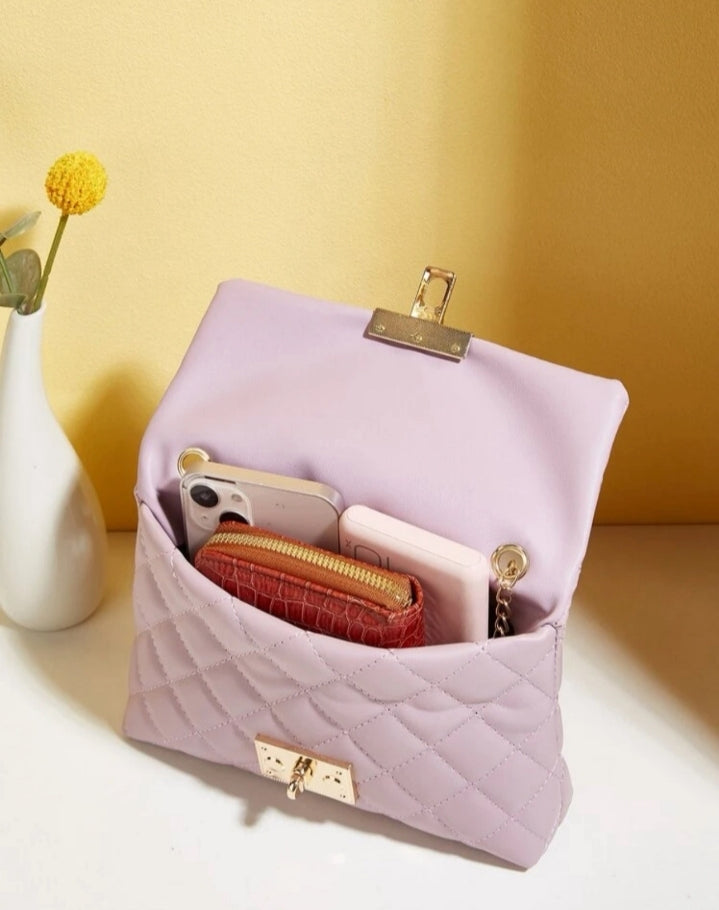Bolso lila con relieve