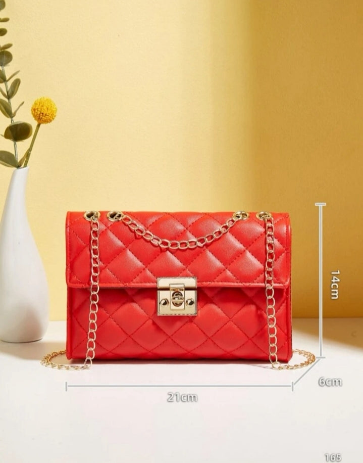 Bolso con cadena rojo