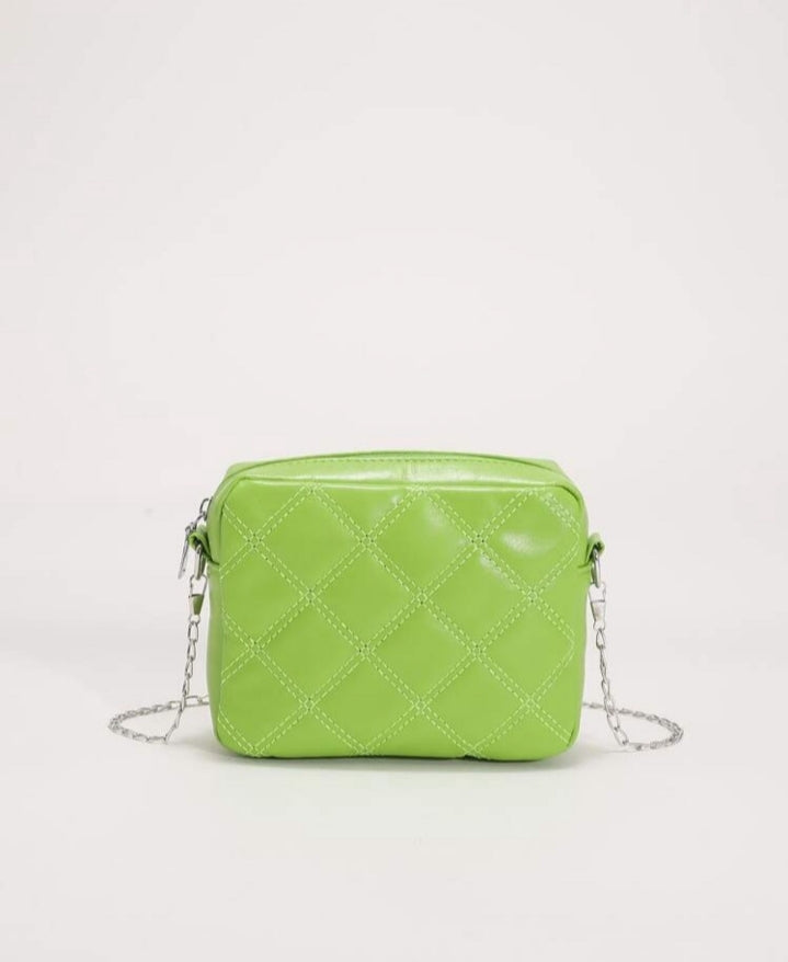 Bolso cuadrado con rombo de cadena