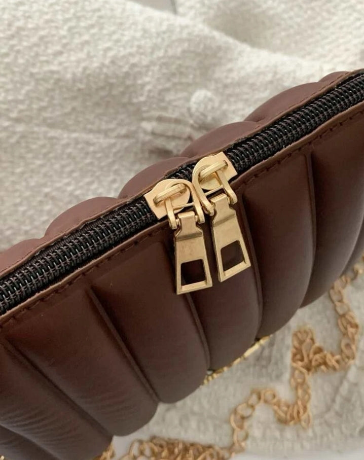 Bolso minimalista con textura - marrón