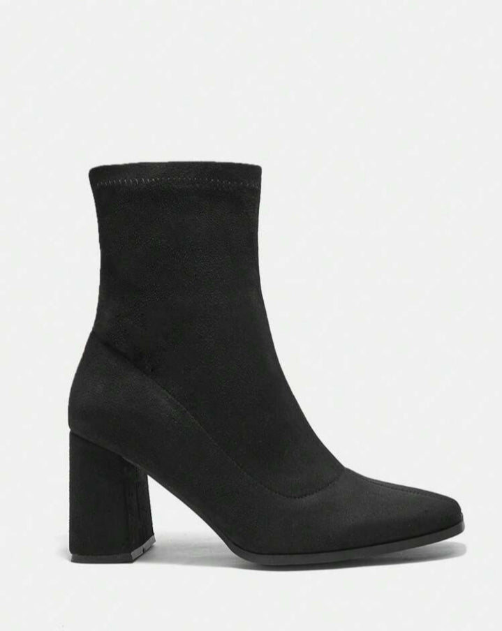 Botines de punta con tacón