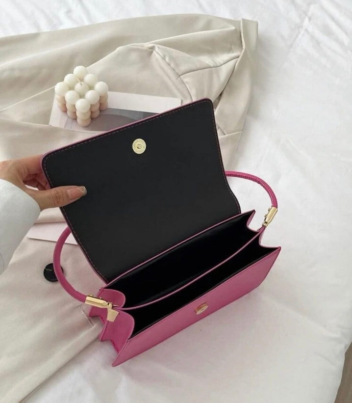 Bolso rosa con relieve