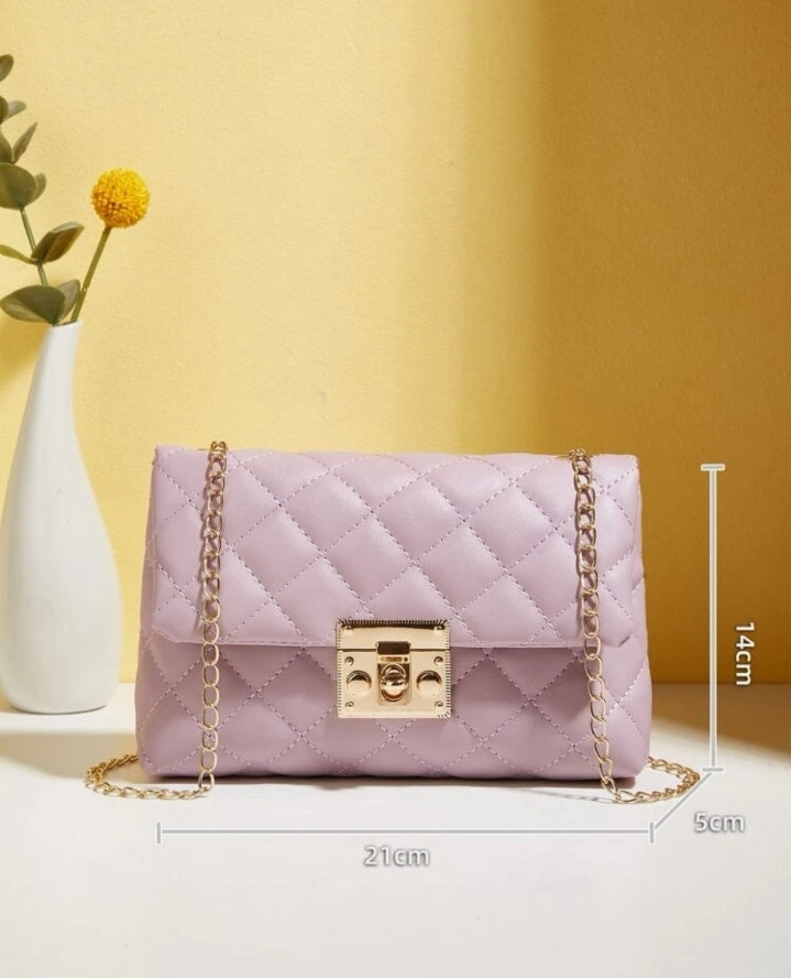 Bolso lila con relieve
