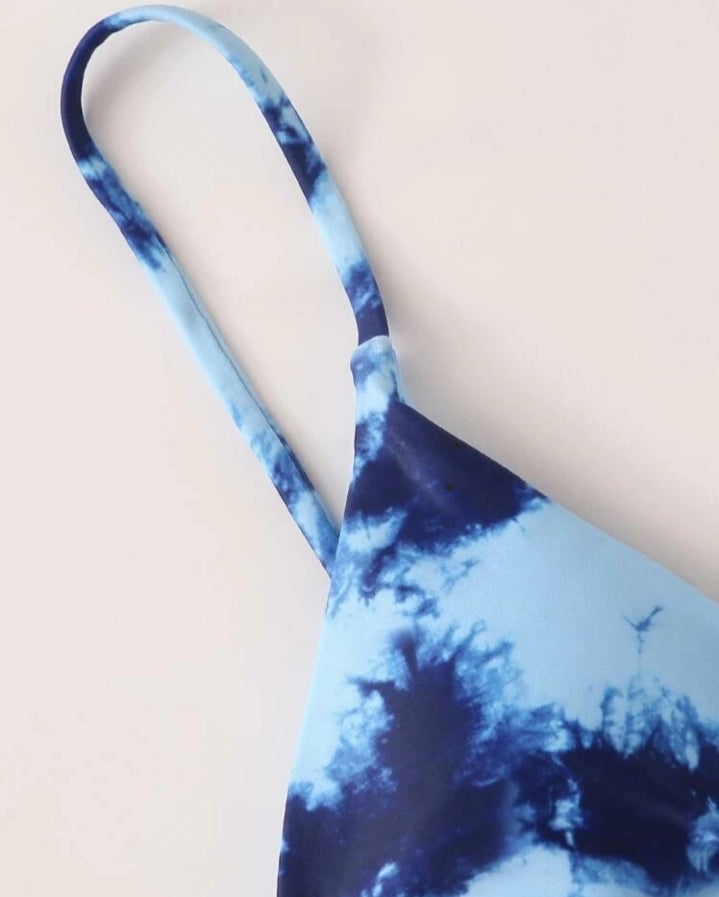 Bikini azul cielo, estampado de mármol