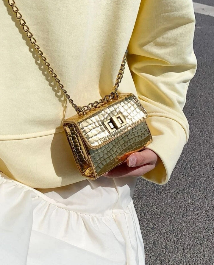 Bolso mini dorado