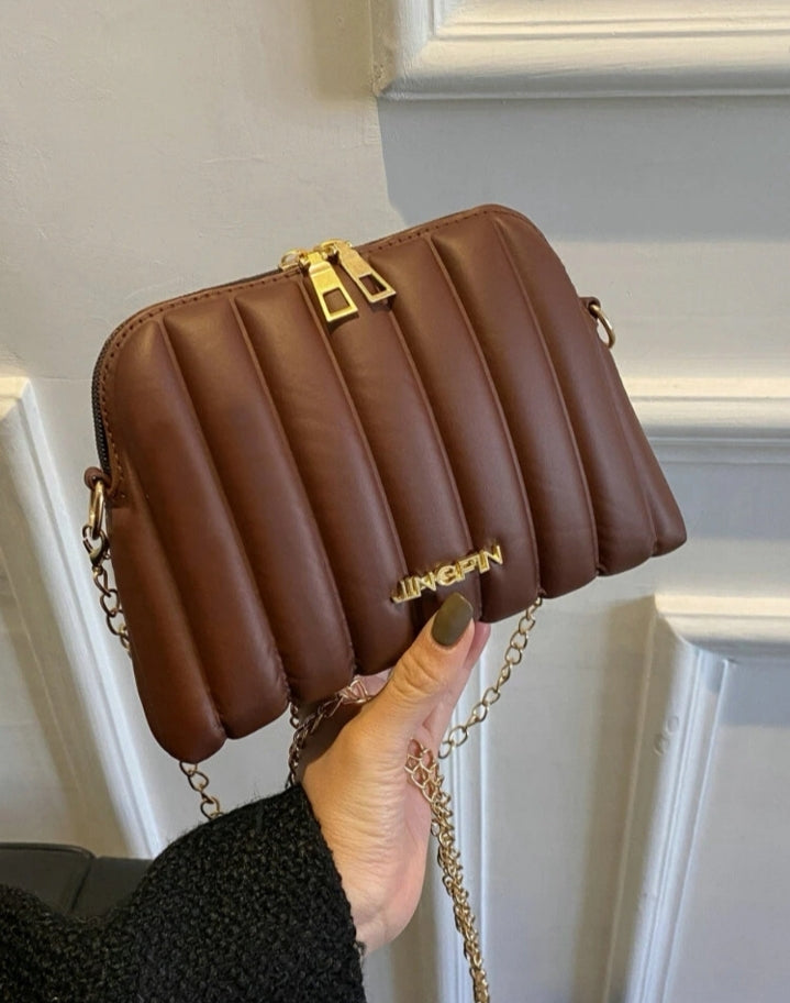 Bolso minimalista con textura - marrón
