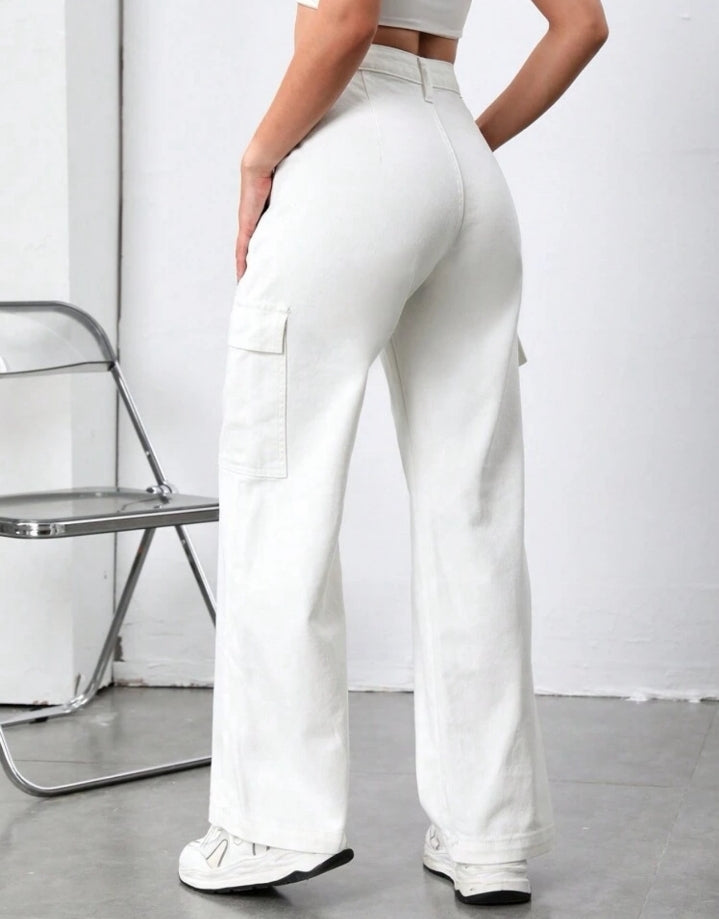Jean cargo con bolsillo lateral, tiro alto