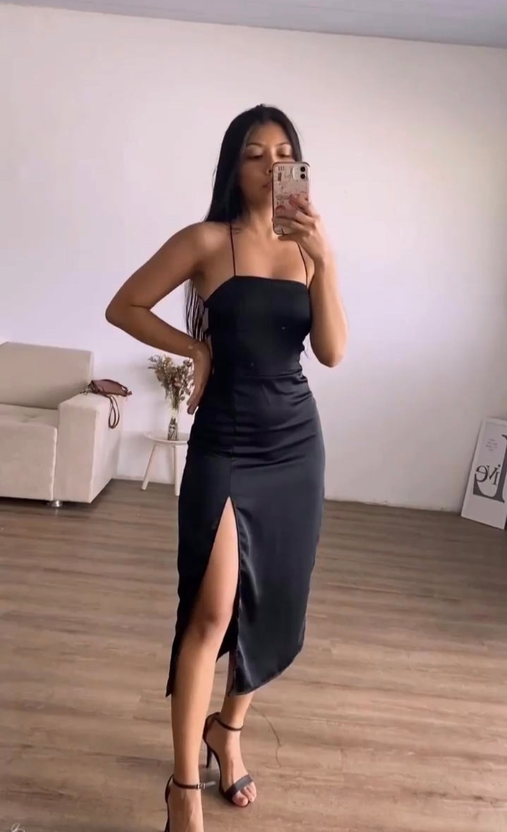Vestido con abertura y escote cruzado