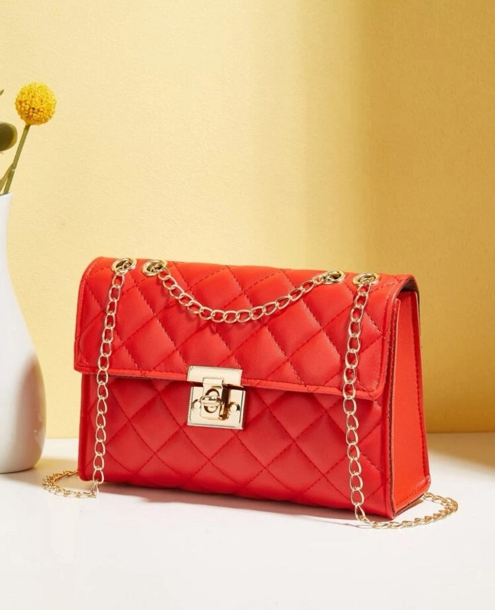 Bolso con cadena rojo