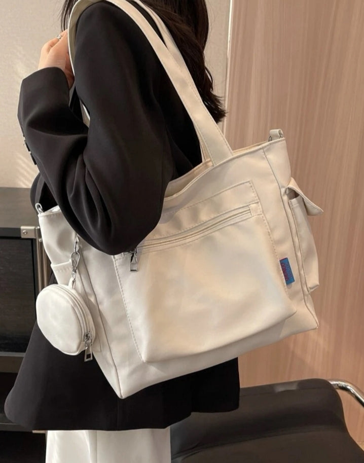 Bolso con múltiples bolsillos y monedero