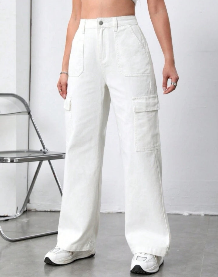 Jean cargo con bolsillo lateral, tiro alto