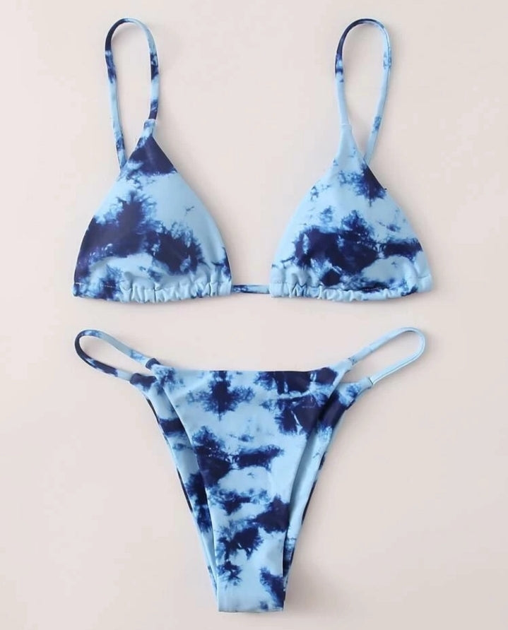 Bikini azul cielo, estampado de mármol