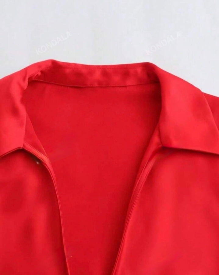Blusa satinada con lazos
