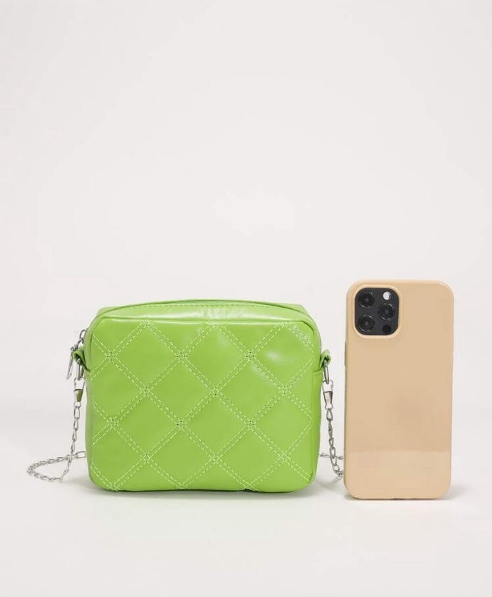 Bolso cuadrado con rombo de cadena
