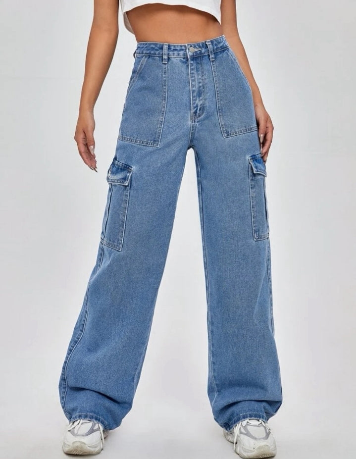 Jean cargo bota ancha, tiro alto