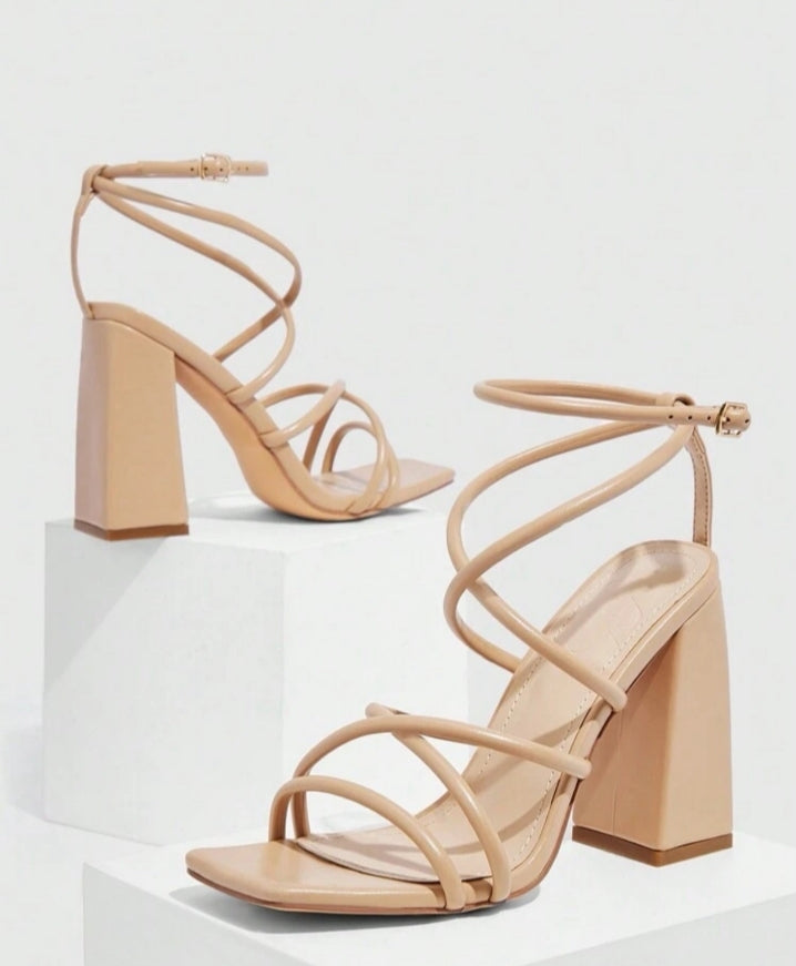 Sandalias con correa de tobillo color beige