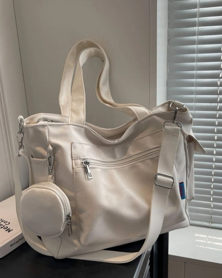 Bolso con múltiples bolsillos y monedero