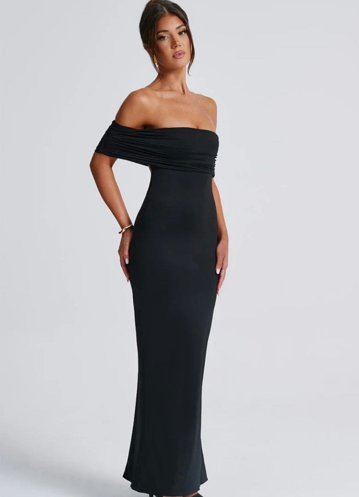 Vestido negro cuello bandeja escote en la espalda