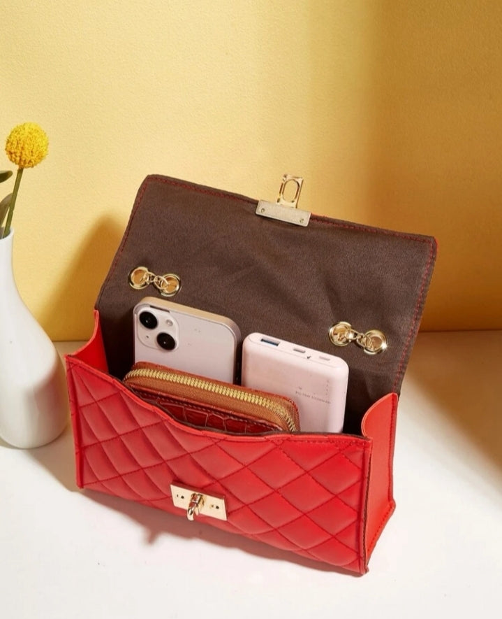 Bolso con cadena rojo