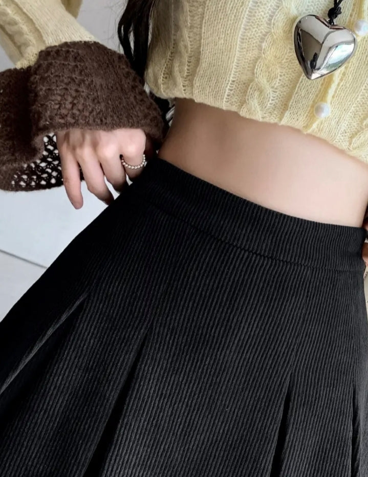 Mini skirt en pana con prences y short