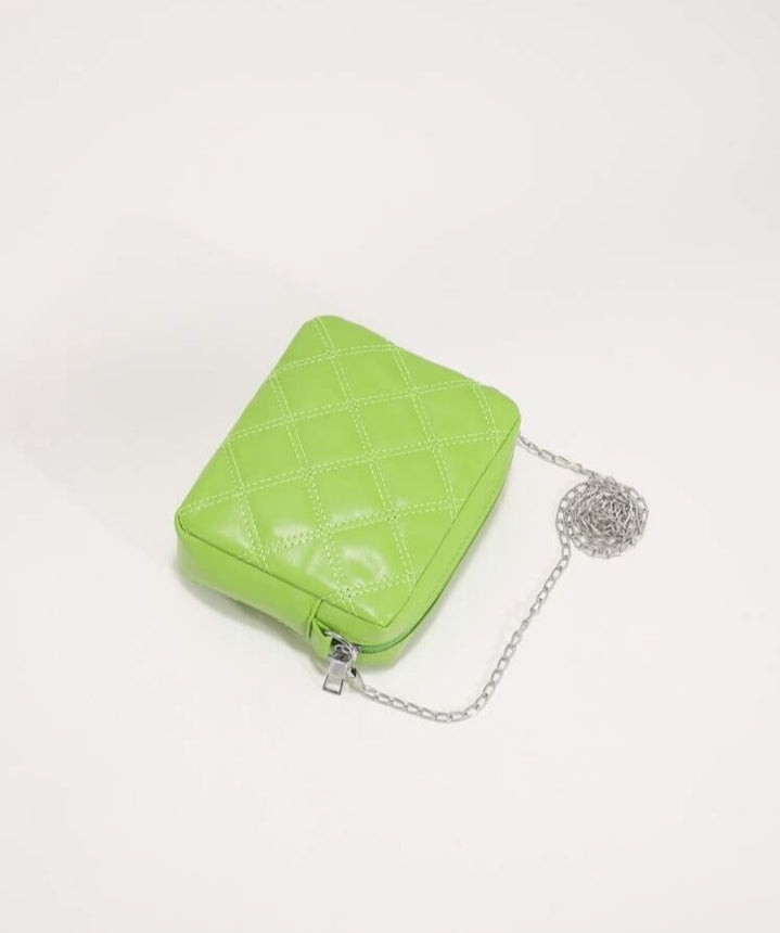 Bolso cuadrado con rombo de cadena