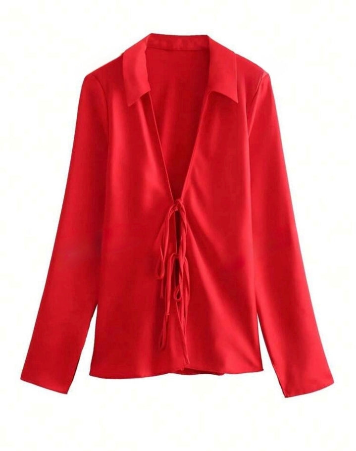 Blusa satinada con lazos