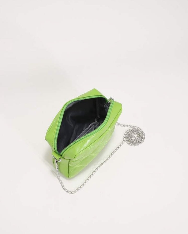 Bolso cuadrado con rombo de cadena
