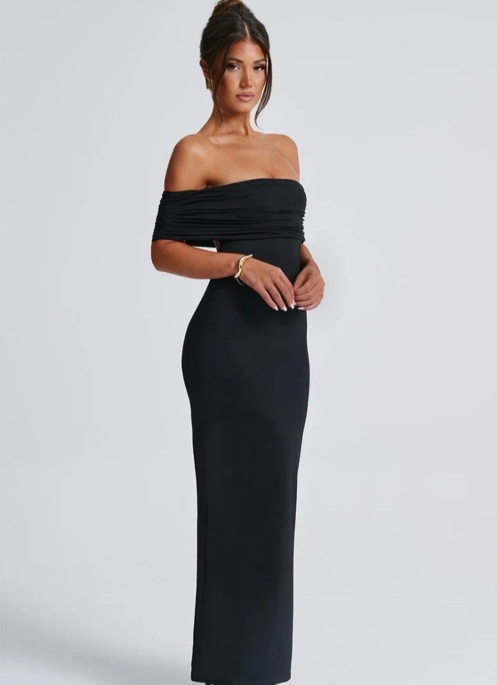 Vestido negro cuello bandeja escote en la espalda