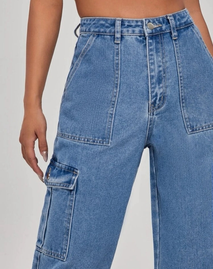 Jean cargo bota ancha, tiro alto