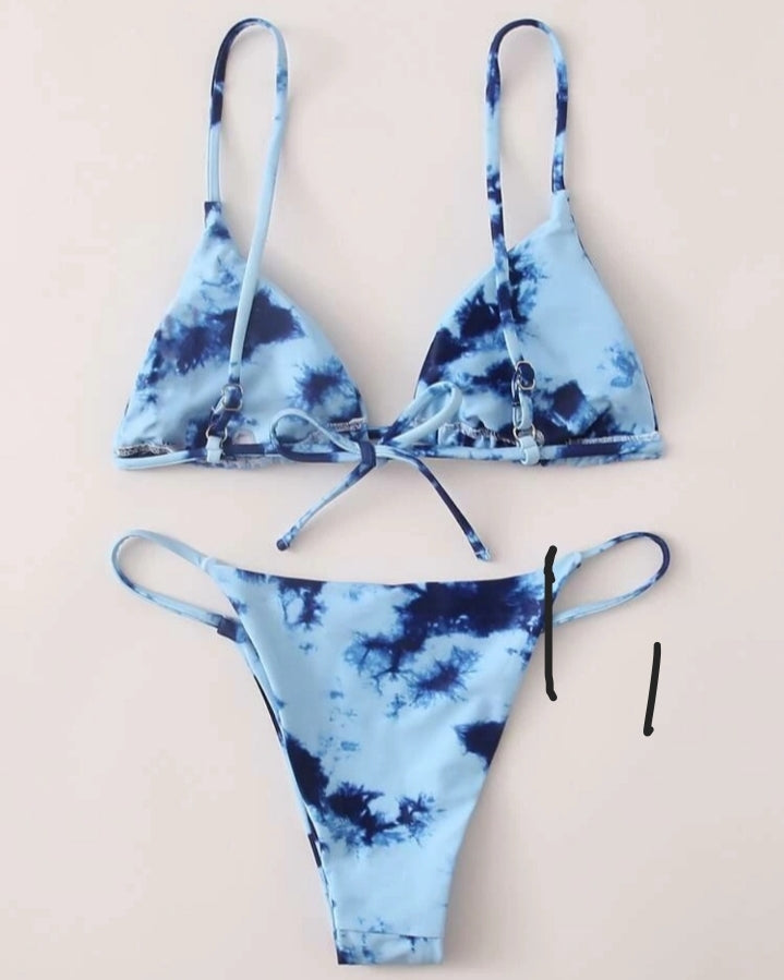 Bikini azul cielo, estampado de mármol