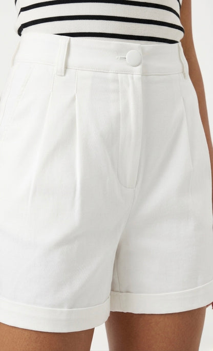 Short sastre blanco