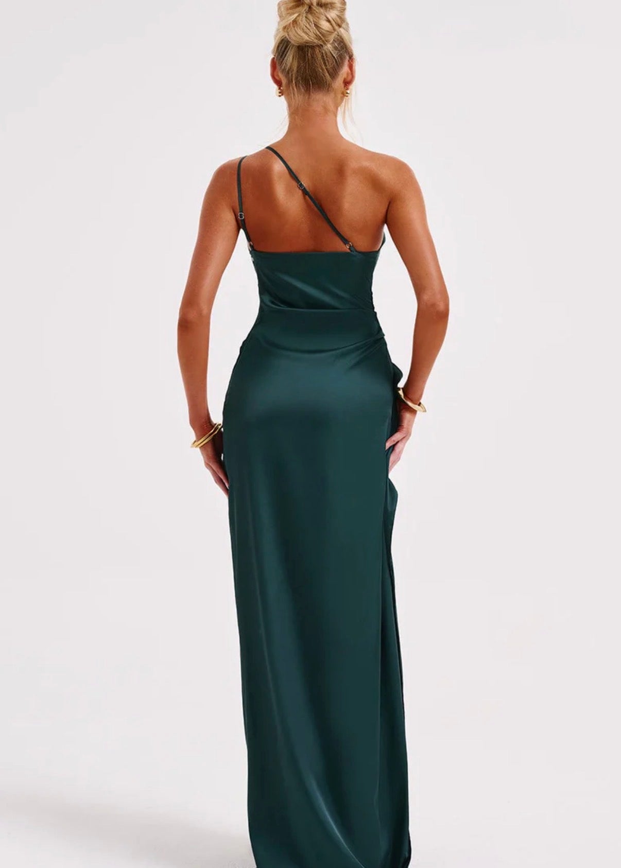 Vestido satinado verde esmeralda