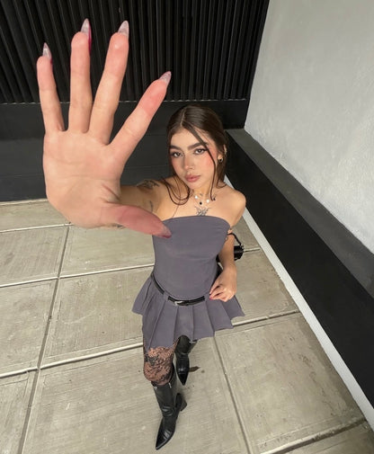 Vestido estraple con falda de prences