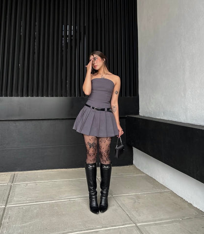 Vestido estraple con falda de prences