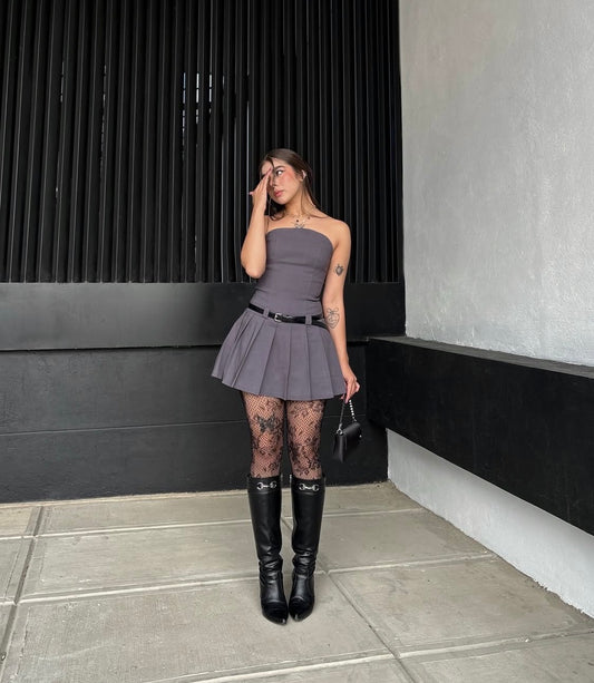 Vestido estraple con falda de prences