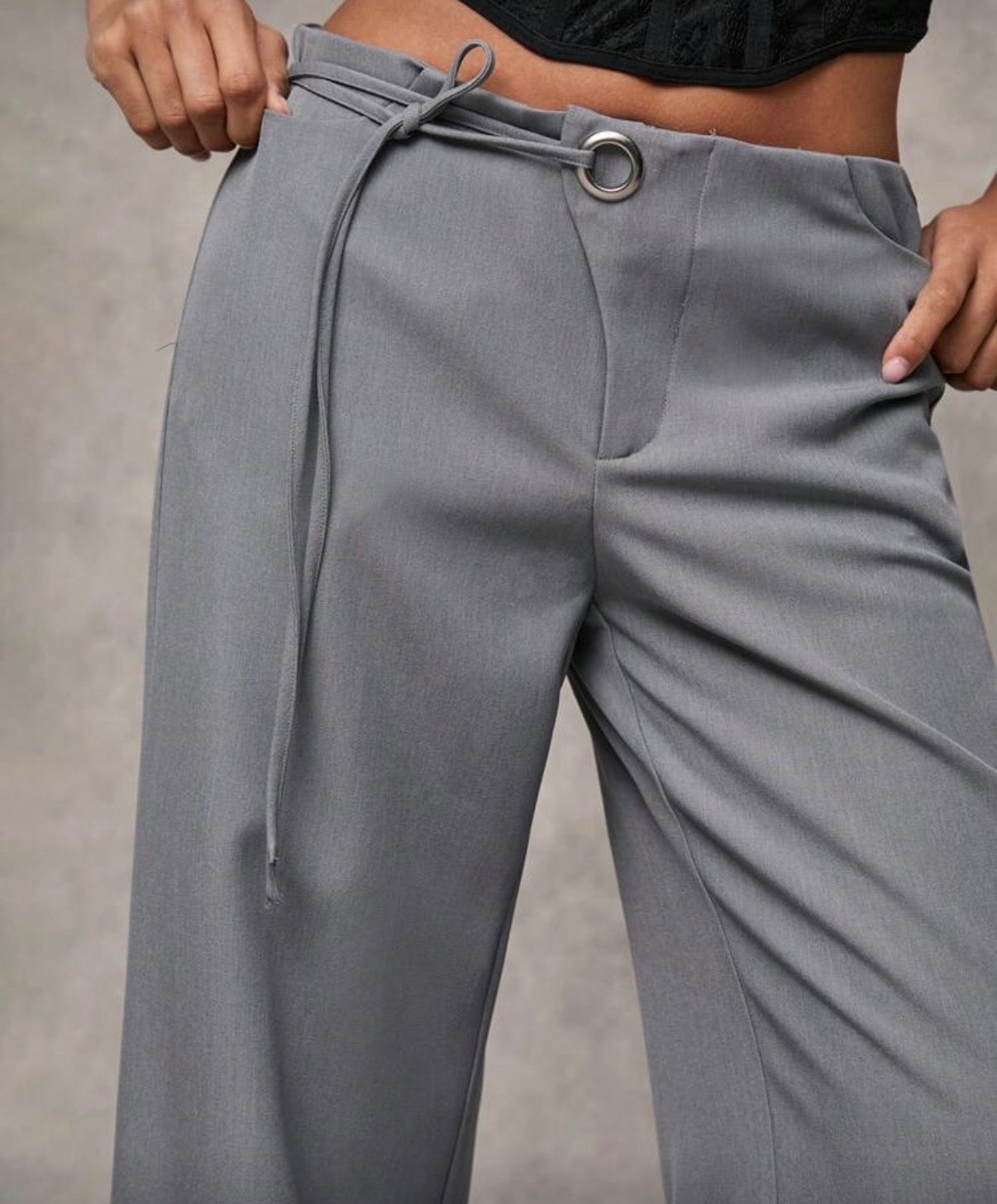 Pantalón gris tiro bajo