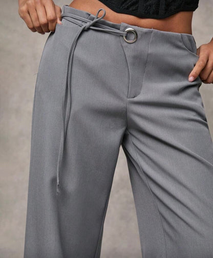 Pantalón gris tiro bajo