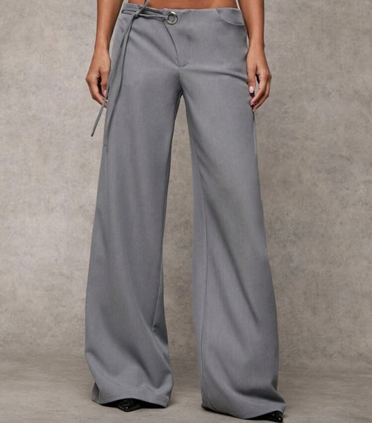 Pantalón gris tiro bajo