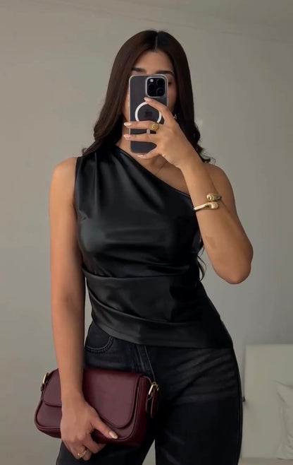 Blusa Asimétrica en cuerina/ negro