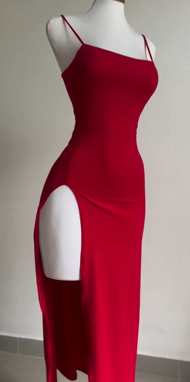 Vestido rojo con abertura