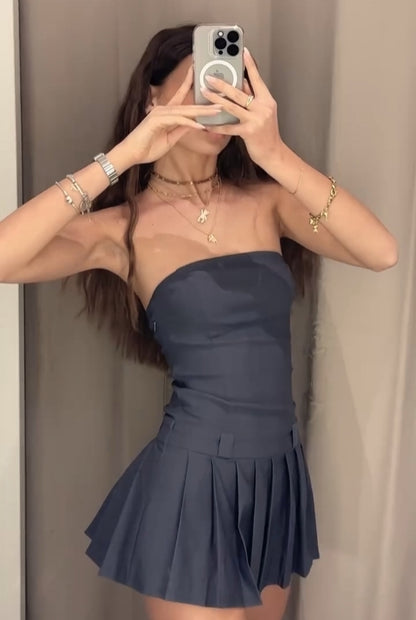 Vestido estraple con falda de prences
