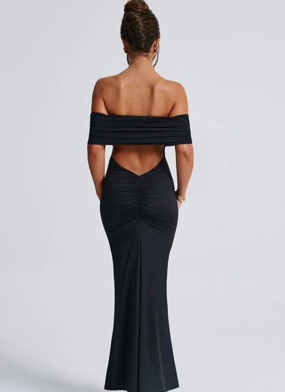 Vestido negro cuello bandeja escote en la espalda