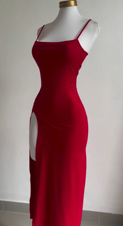 Vestido rojo con abertura