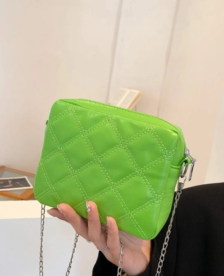 Bolso cuadrado con rombo de cadena