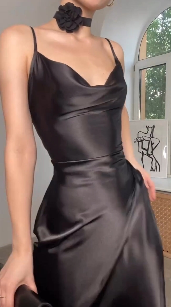 Vestido ari en satin, largo