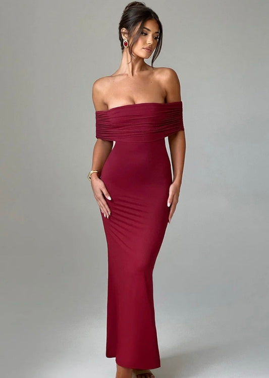 Vestido vinotinto, cuello bandeja escote en la espalda